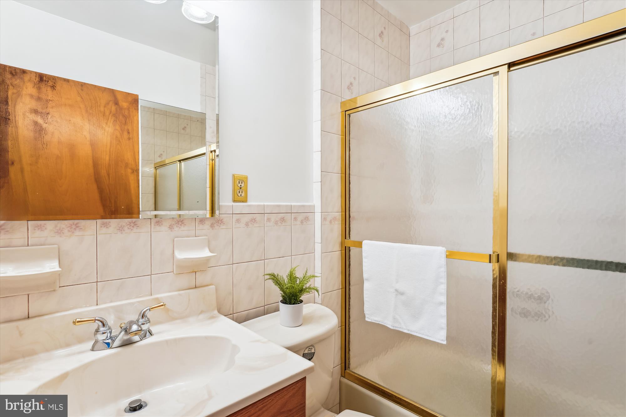 OAKLAND TERRACE - Residential