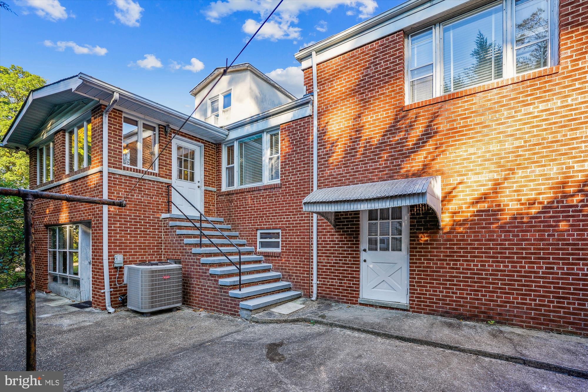 OAKLAND TERRACE - Residential