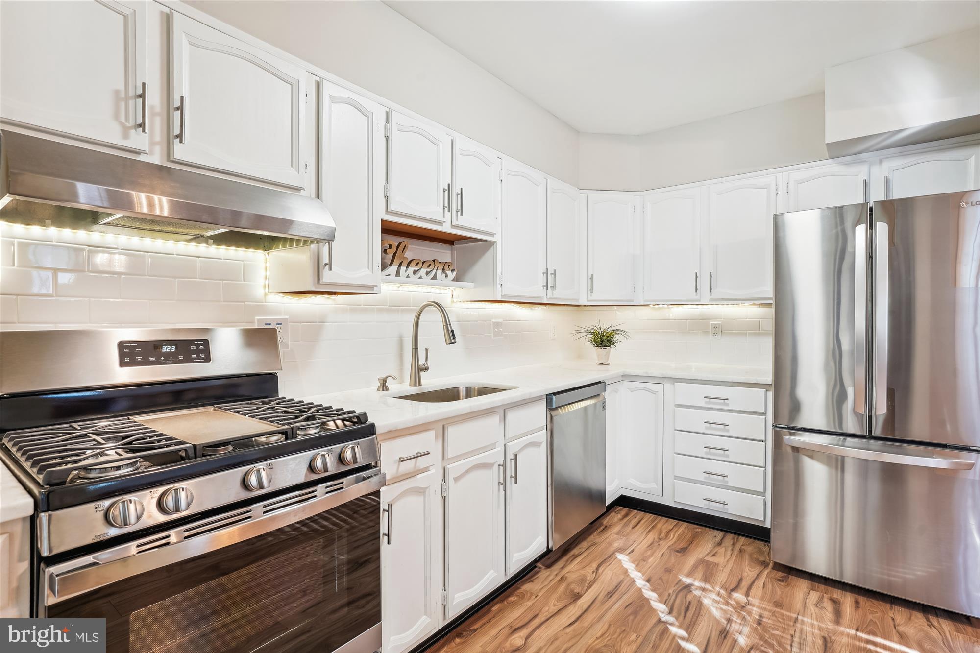 OAKLAND TERRACE - Residential