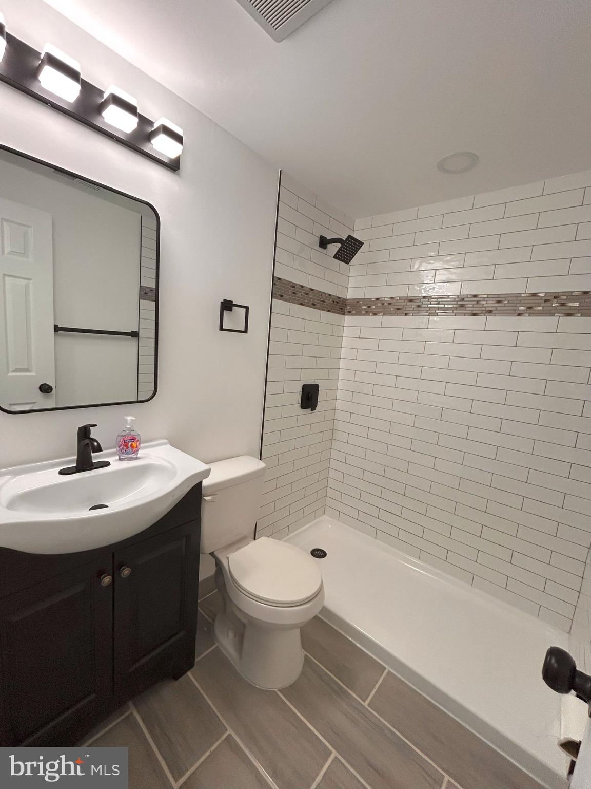 WINDMILL SQUARE - Residential Lease