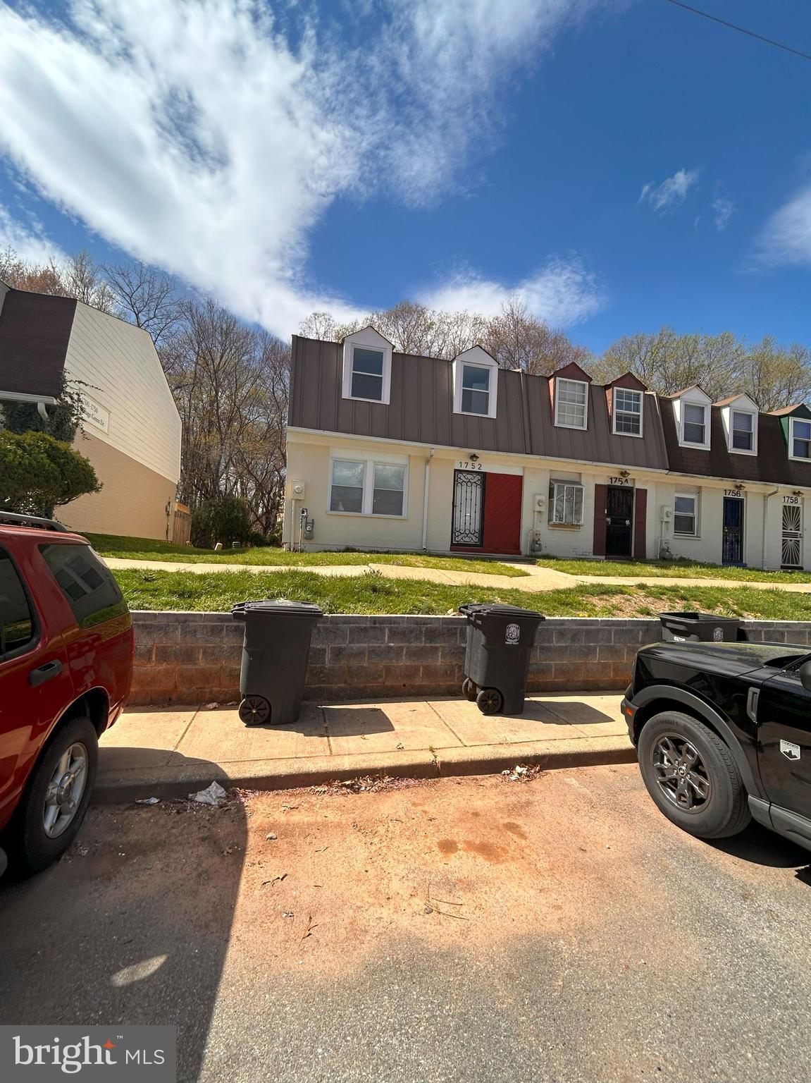 WINDMILL SQUARE - Residential Lease