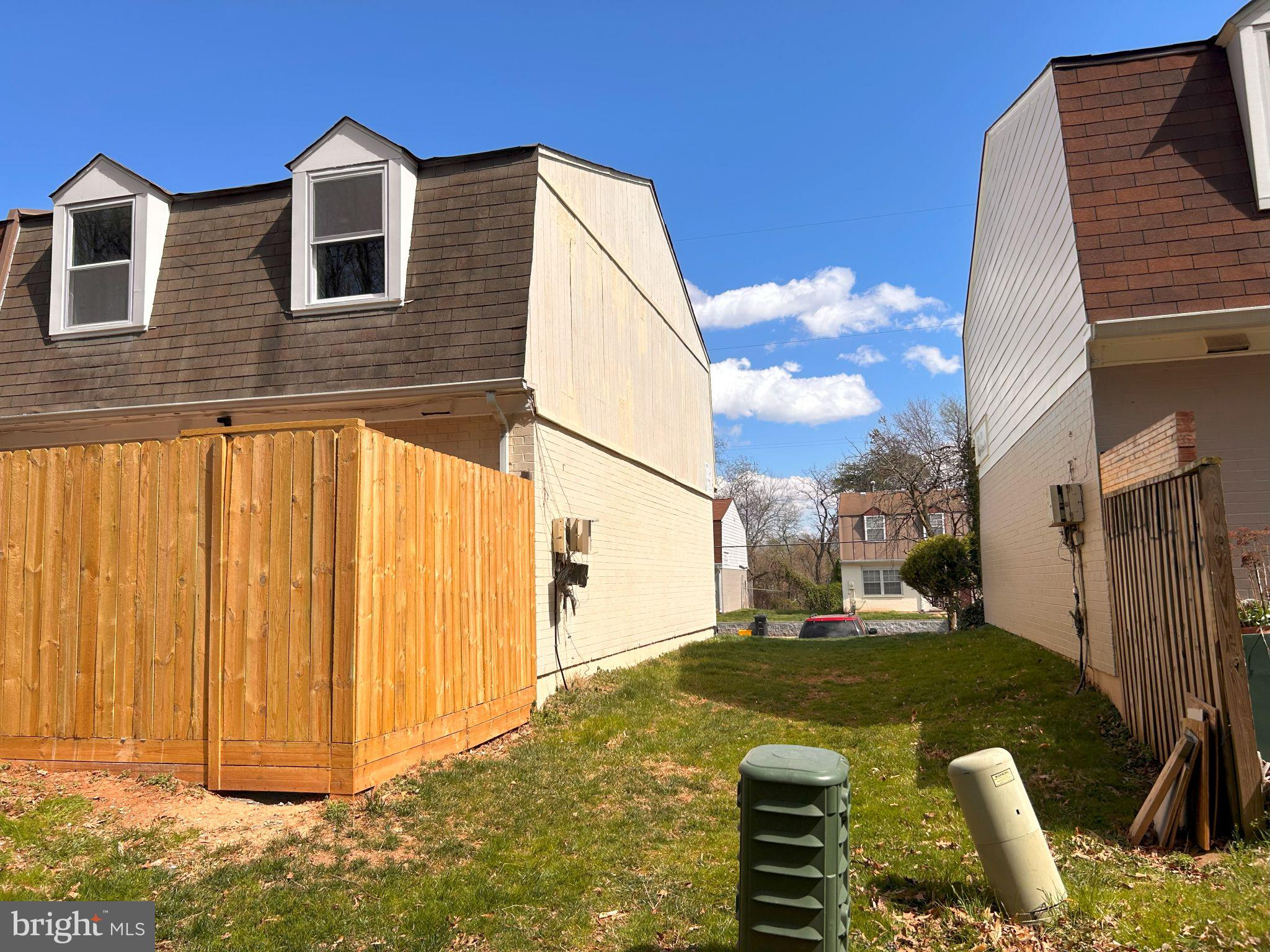 WINDMILL SQUARE - Residential Lease