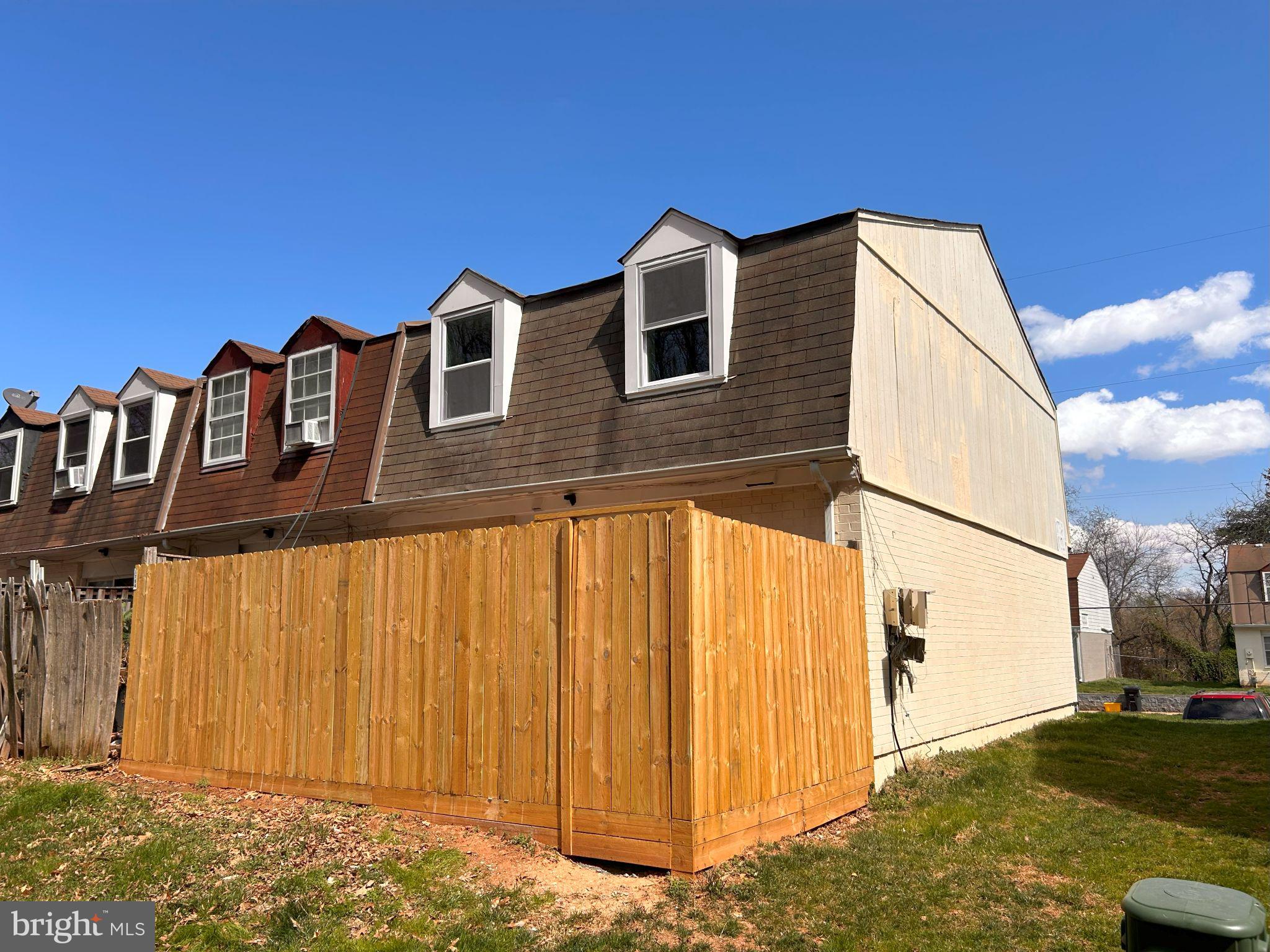 WINDMILL SQUARE - Residential Lease