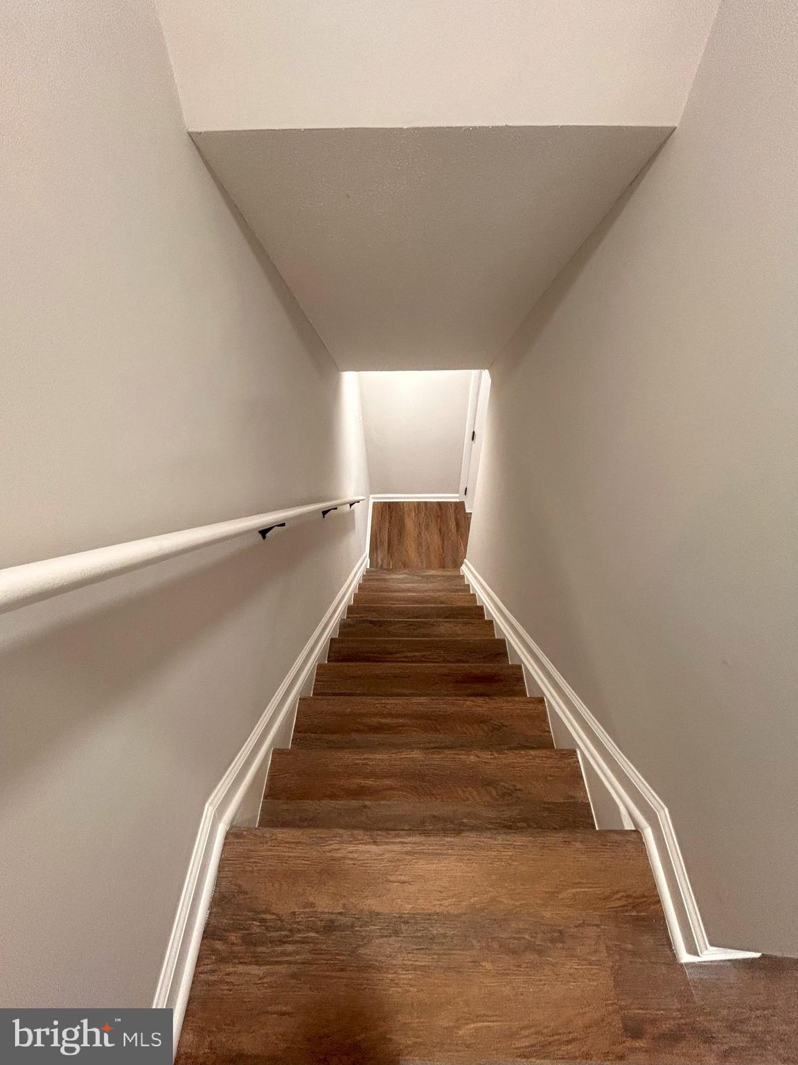 WINDMILL SQUARE - Residential Lease