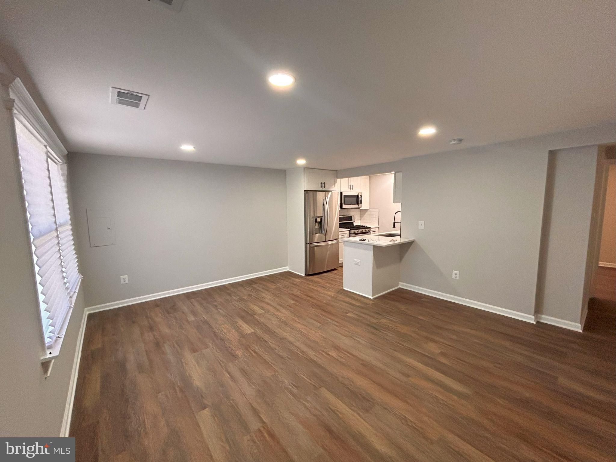 WINDMILL SQUARE - Residential Lease