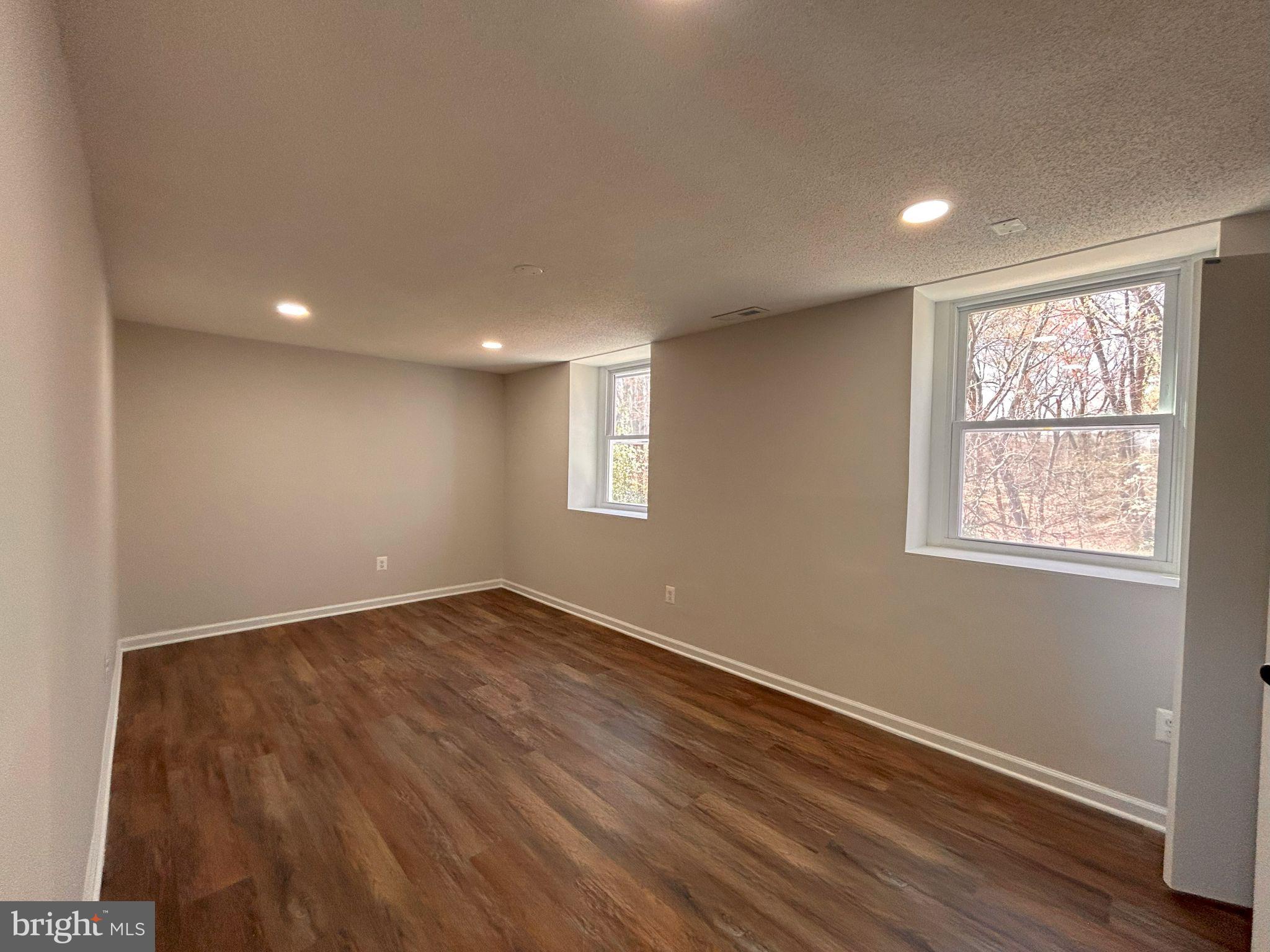 WINDMILL SQUARE - Residential Lease