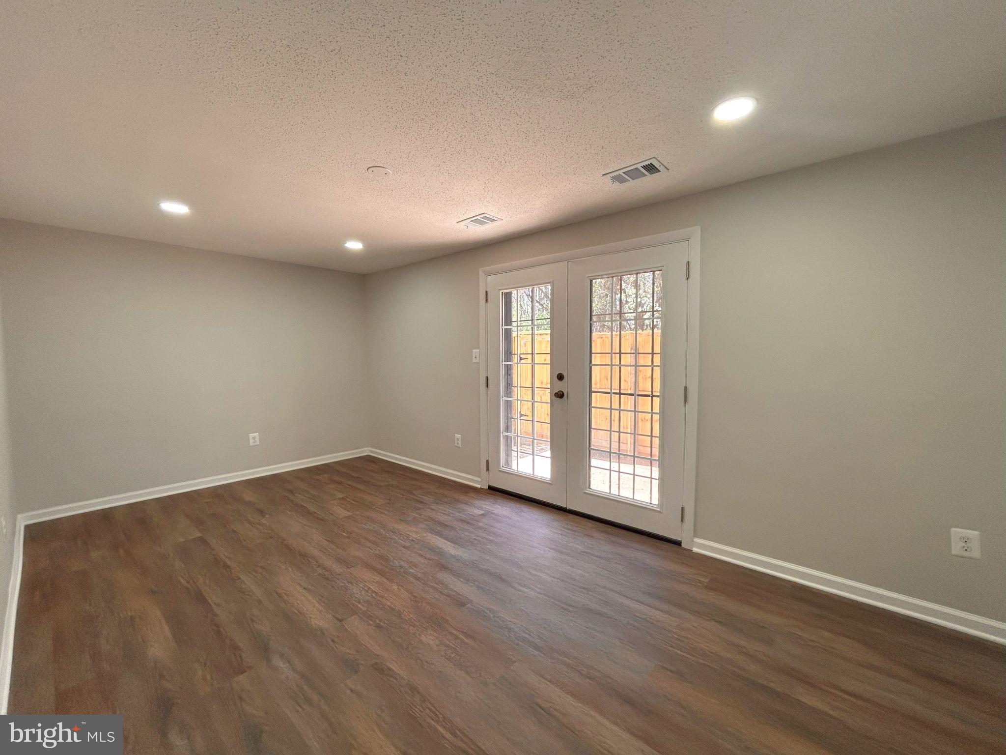 WINDMILL SQUARE - Residential Lease