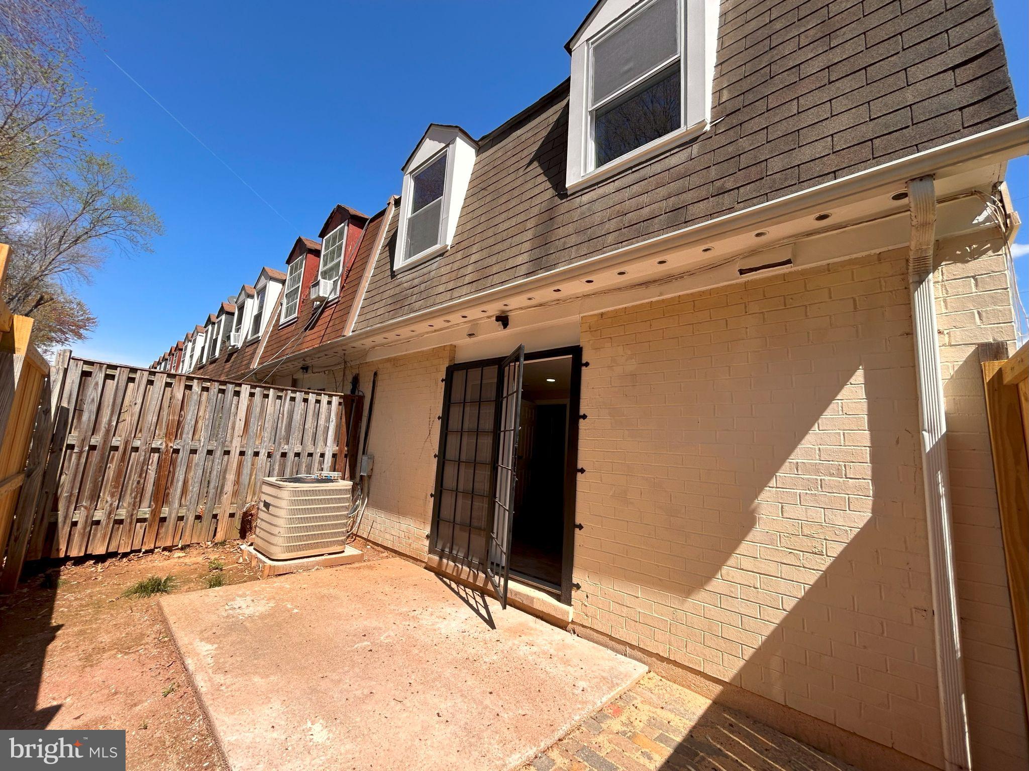 WINDMILL SQUARE - Residential Lease