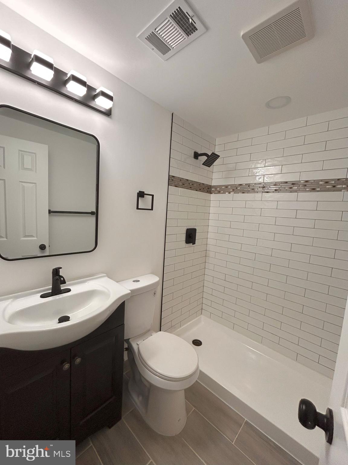 WINDMILL SQUARE - Residential Lease