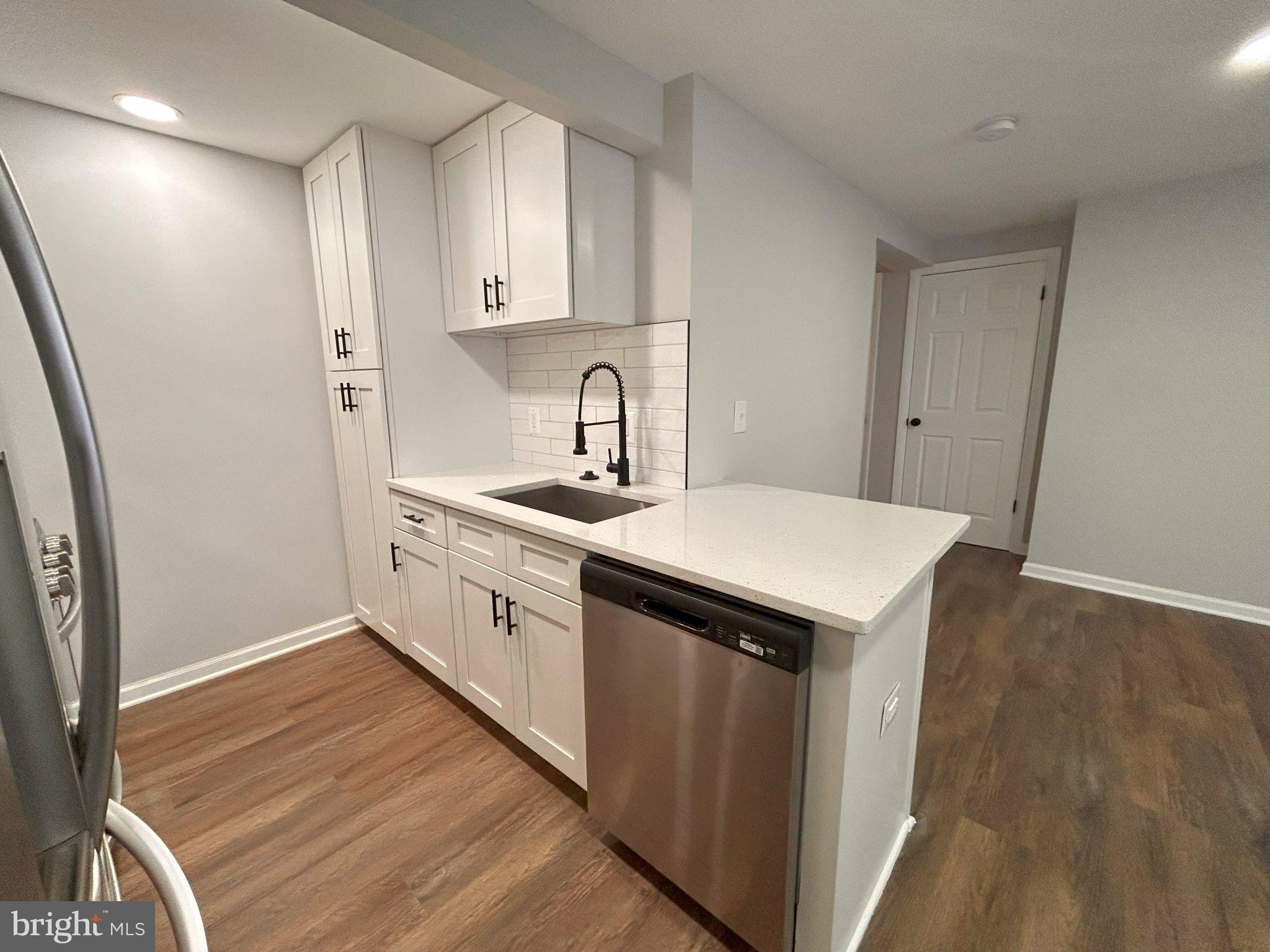 WINDMILL SQUARE - Residential Lease