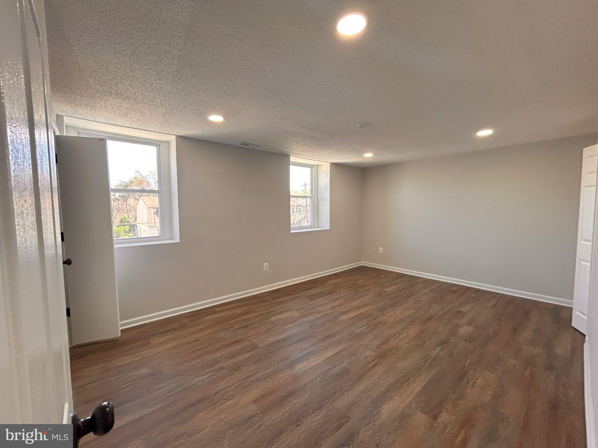 WINDMILL SQUARE - Residential Lease