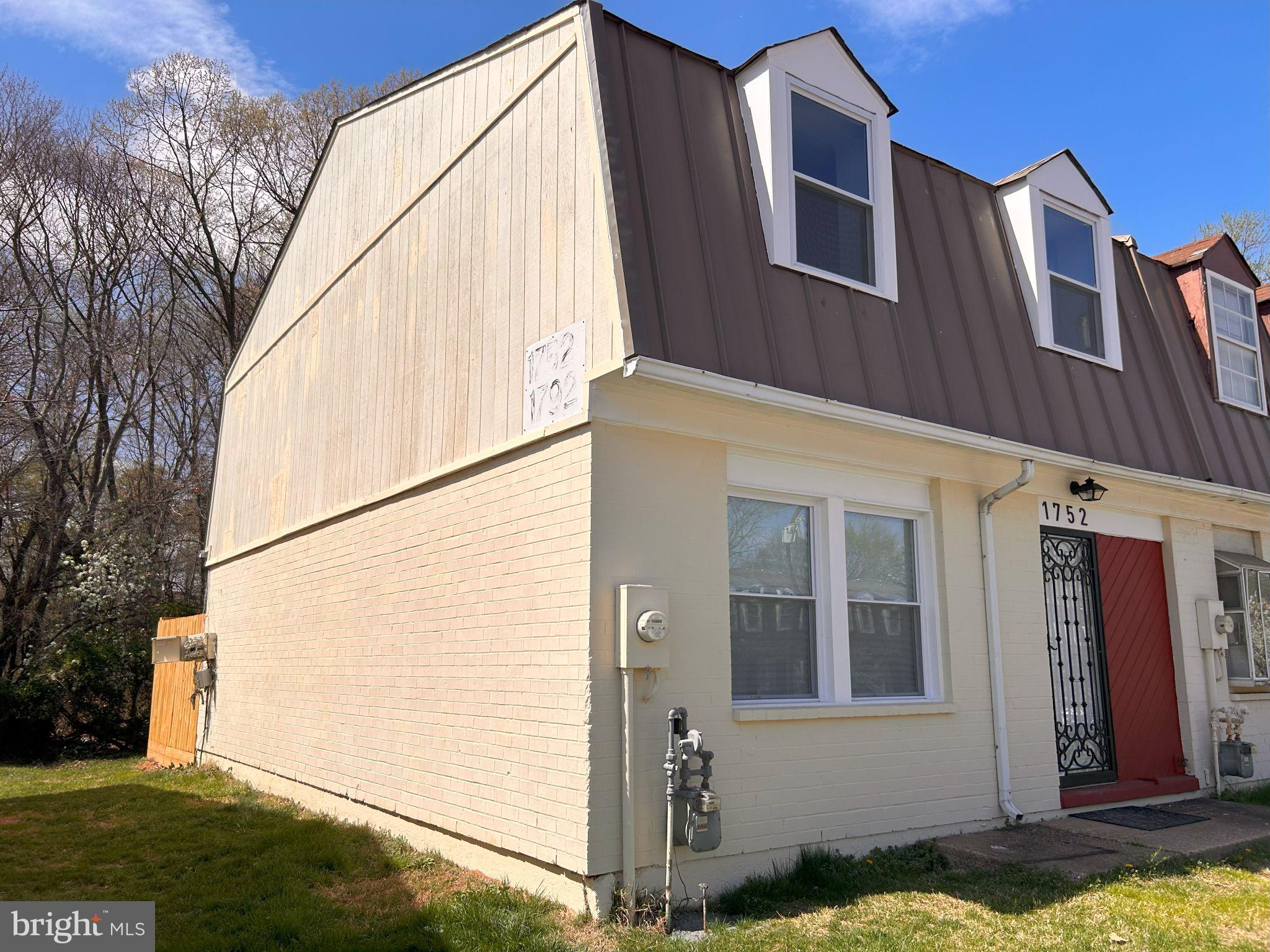 WINDMILL SQUARE - Residential Lease