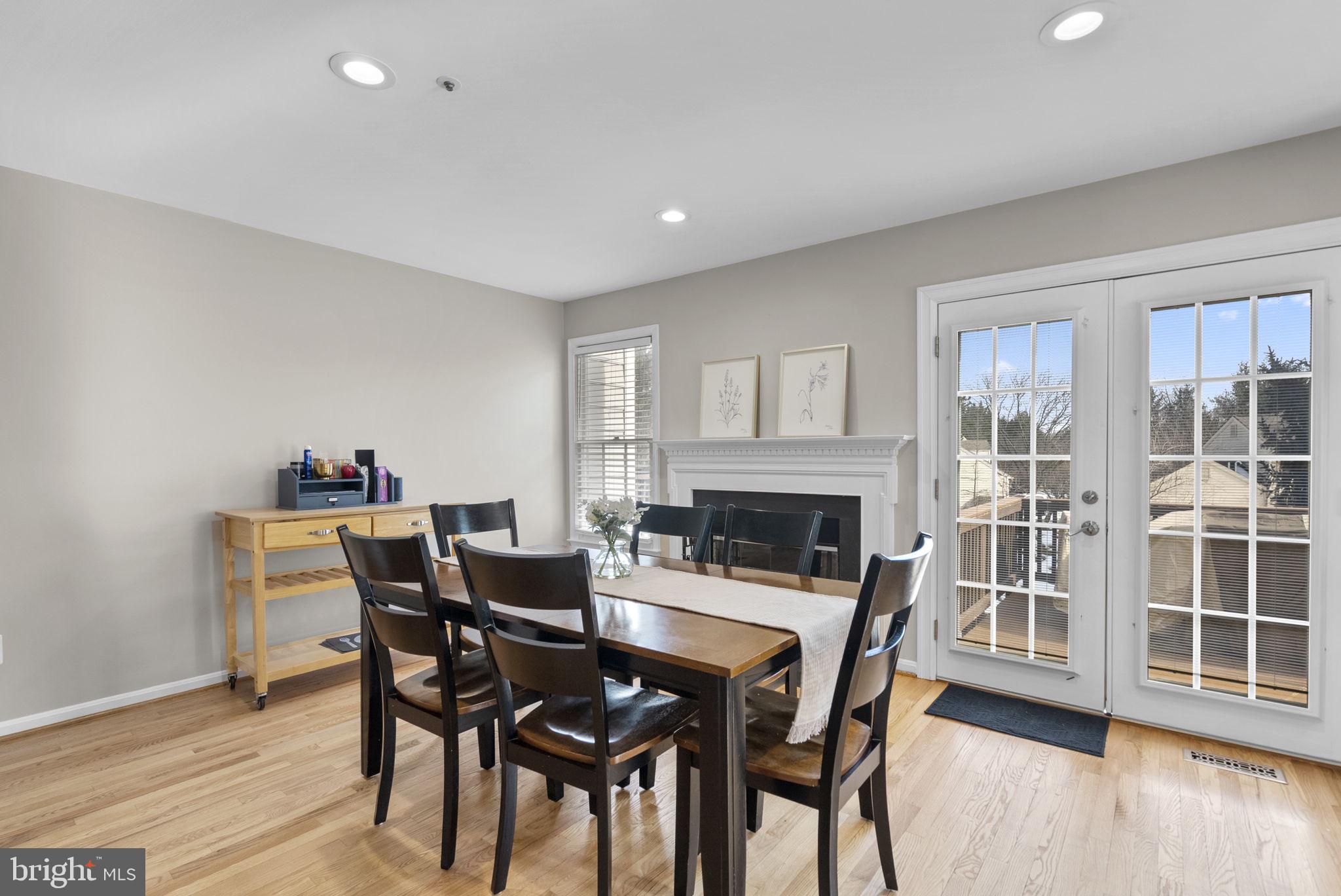 HOLLY POINTE - Residential