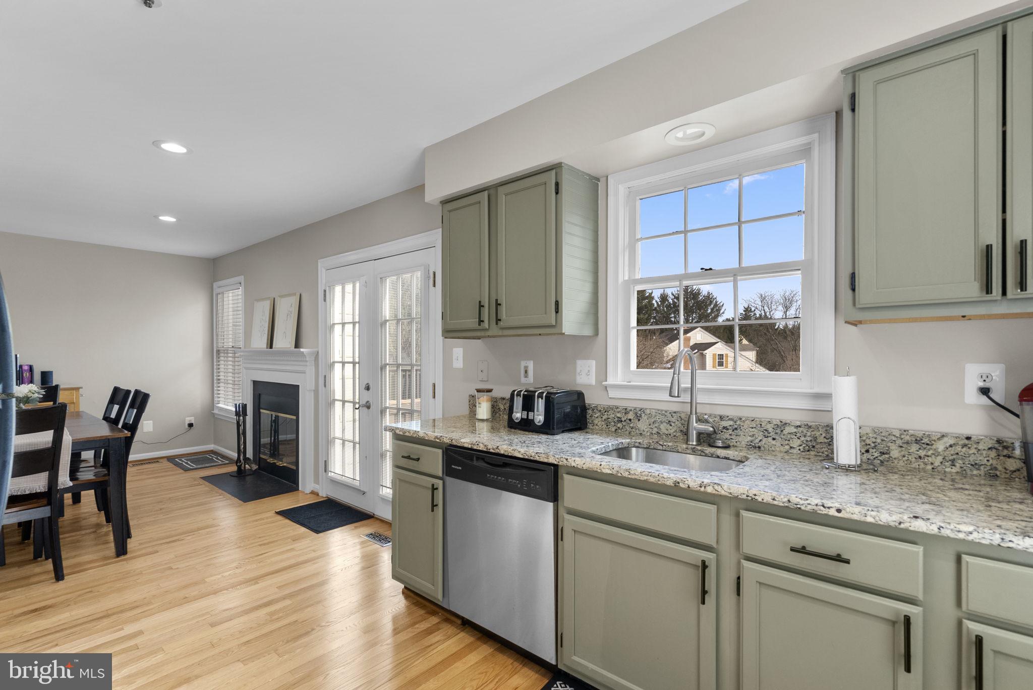 HOLLY POINTE - Residential