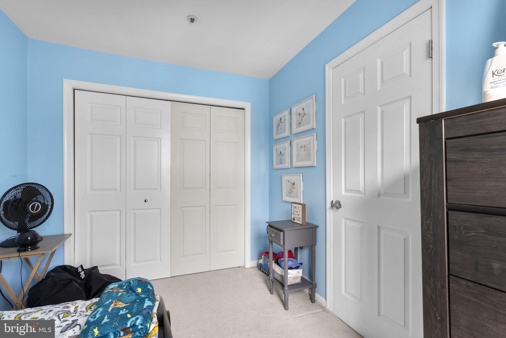 HOLLY POINTE - Residential