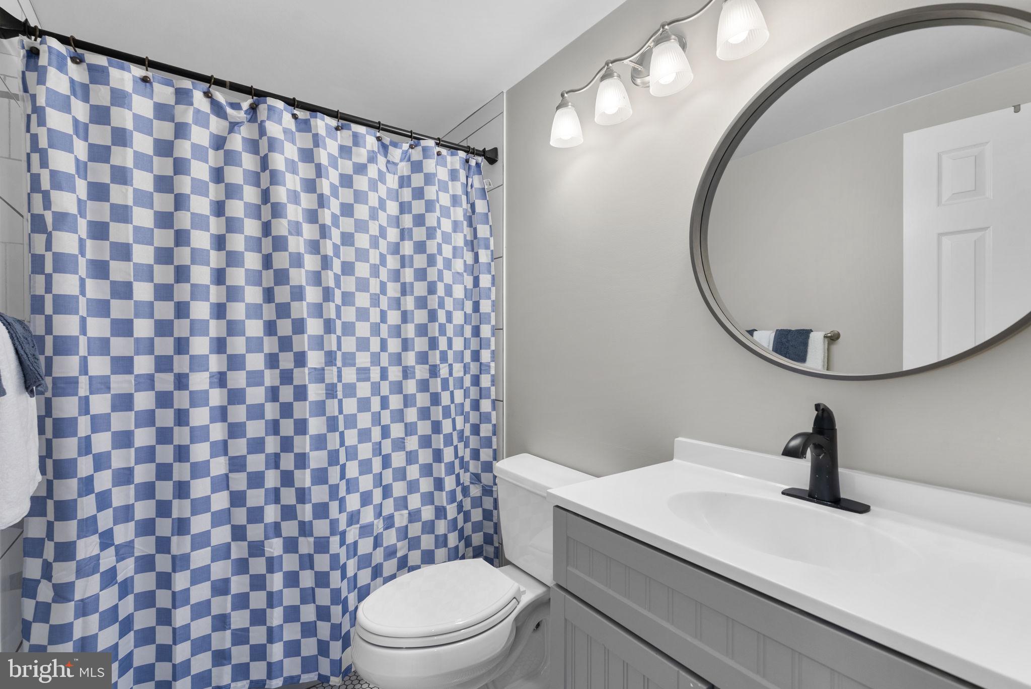 HOLLY POINTE - Residential