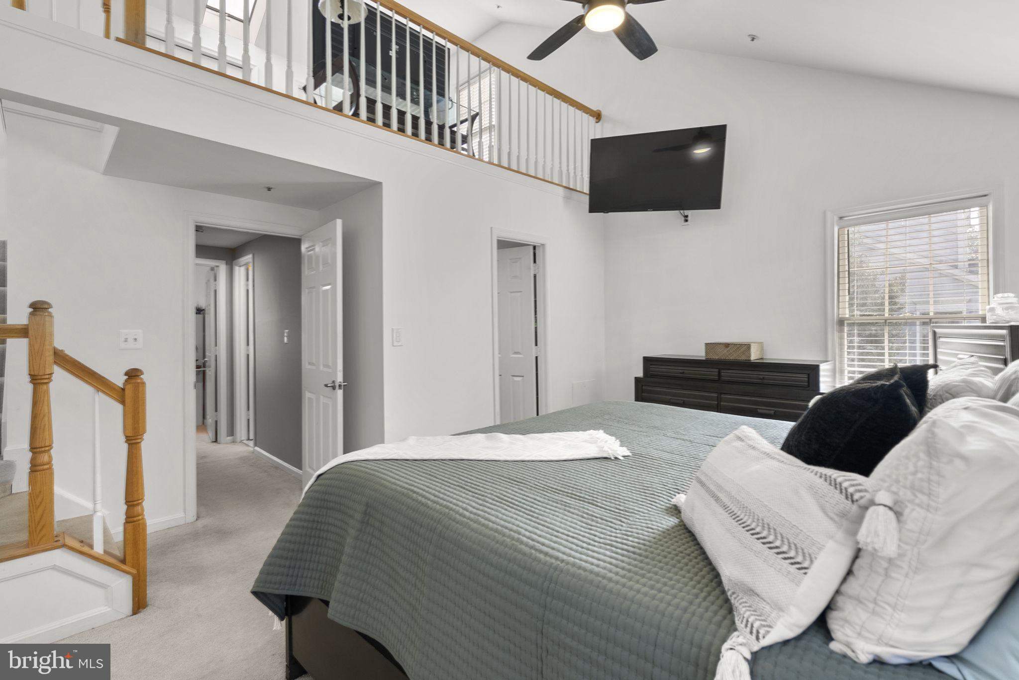 HOLLY POINTE - Residential