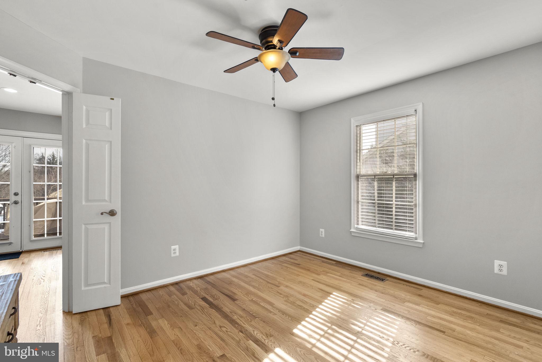 HOLLY POINTE - Residential