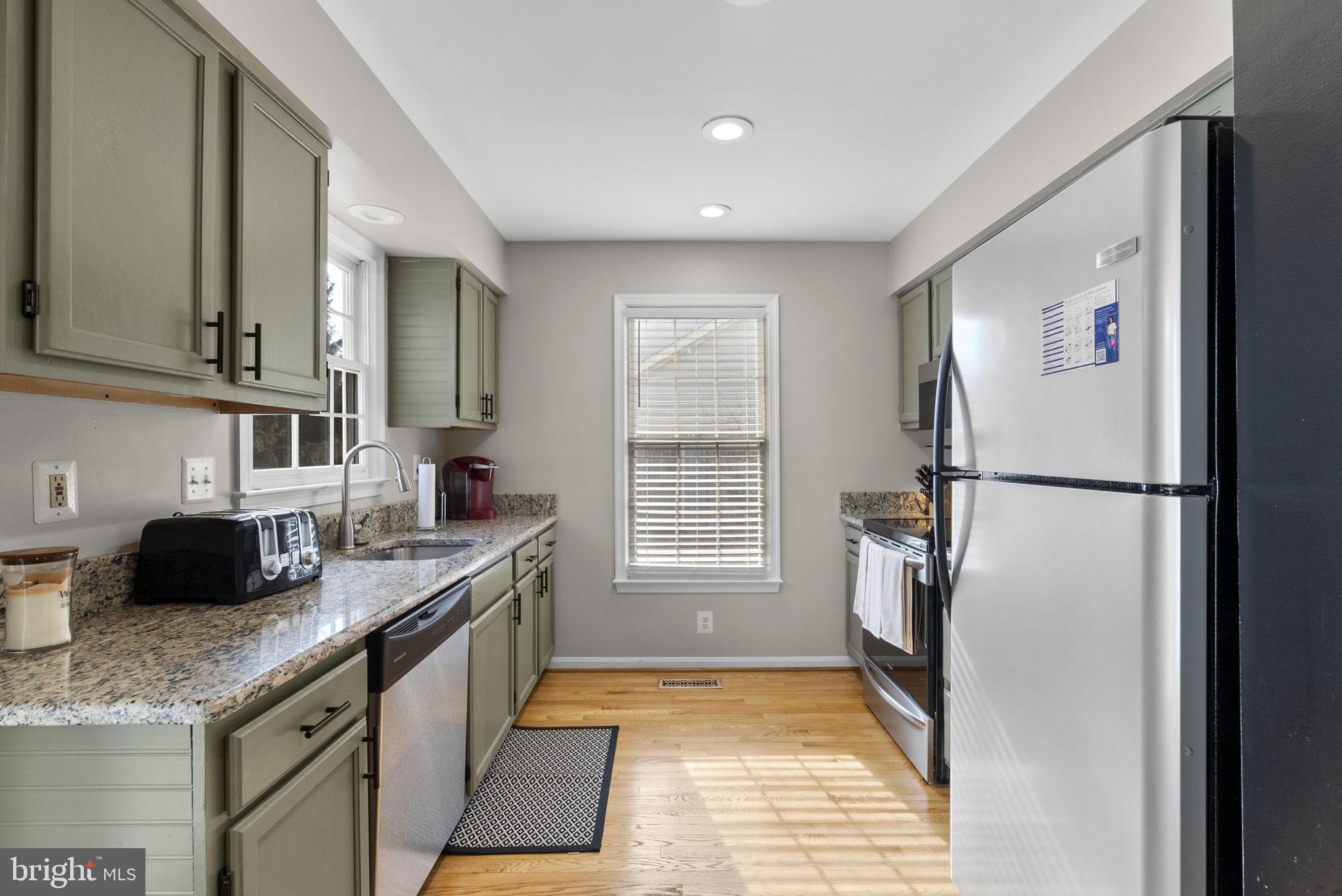 HOLLY POINTE - Residential