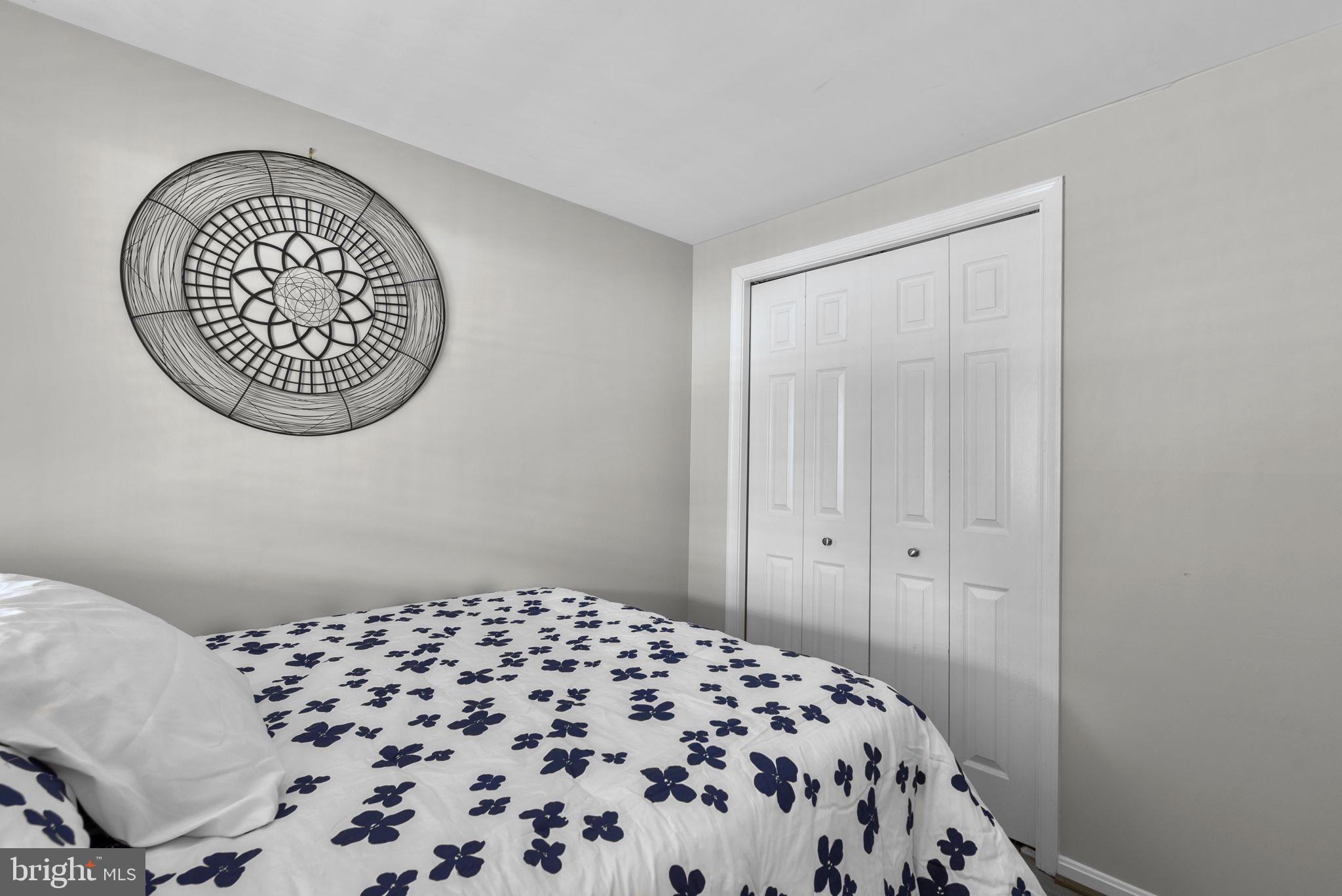 HOLLY POINTE - Residential