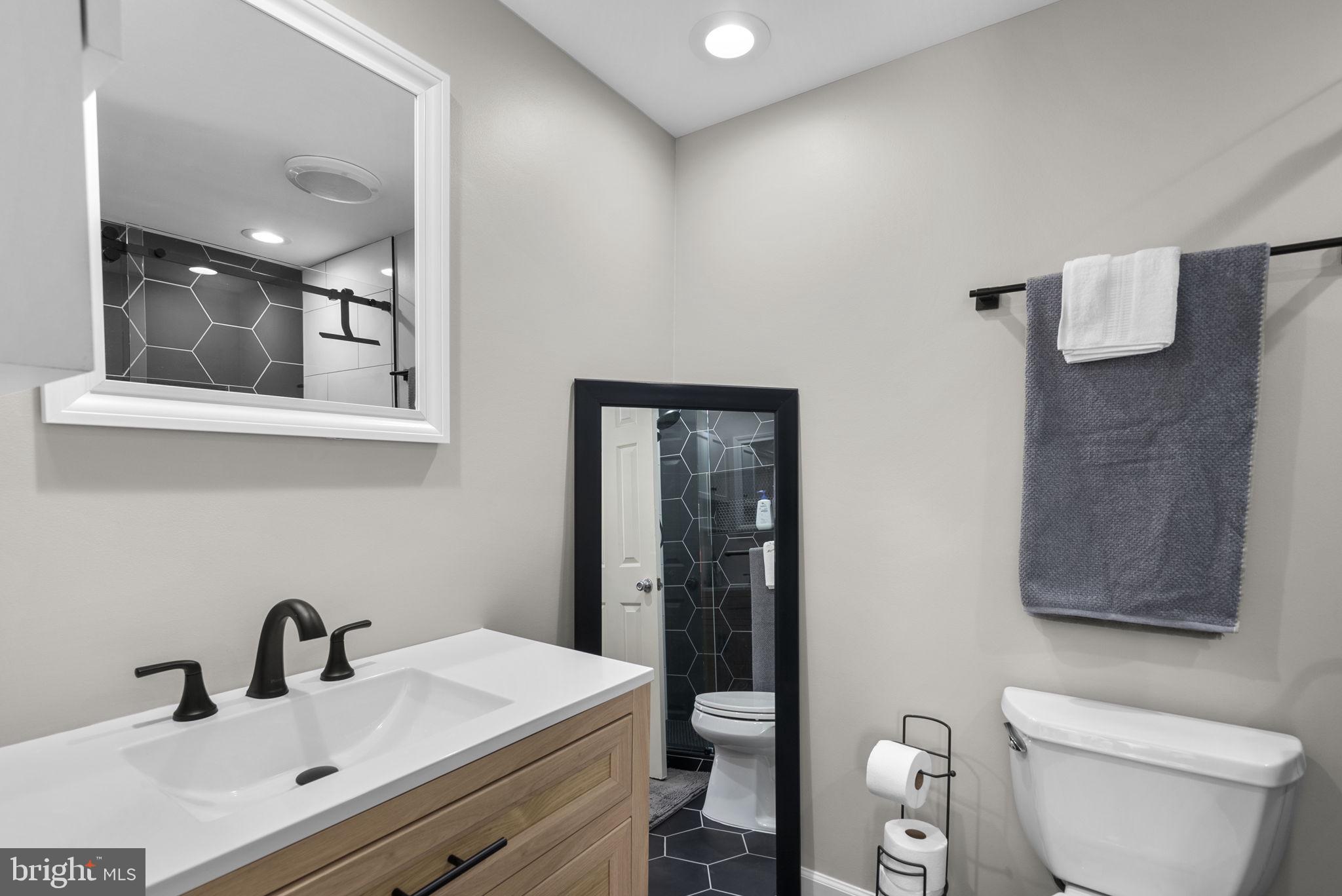 HOLLY POINTE - Residential