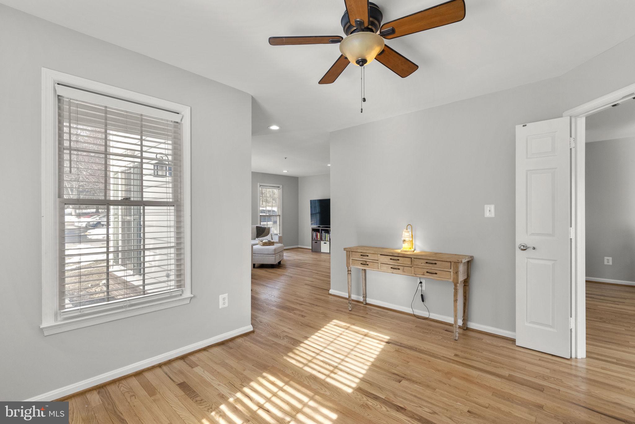 HOLLY POINTE - Residential