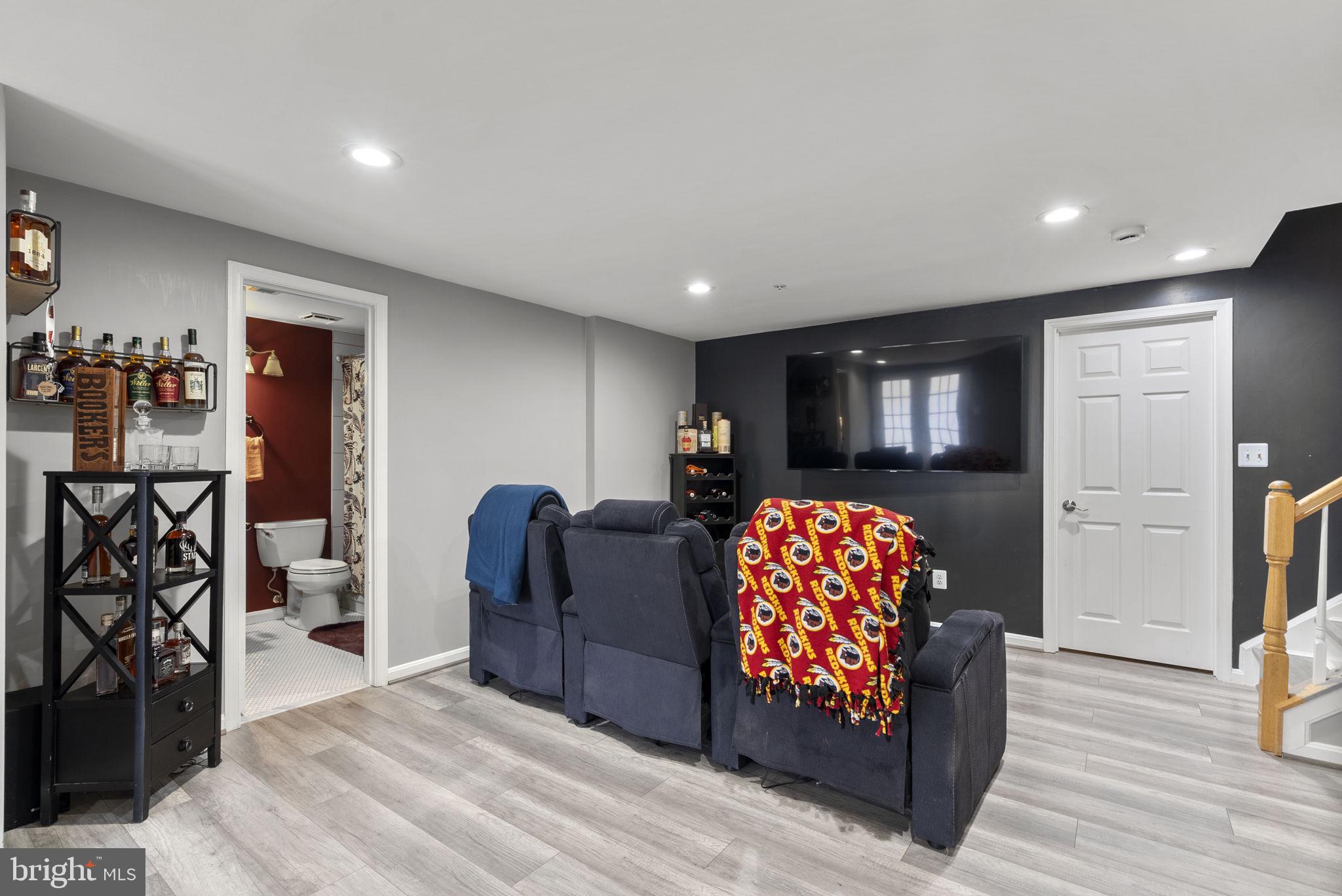 HOLLY POINTE - Residential