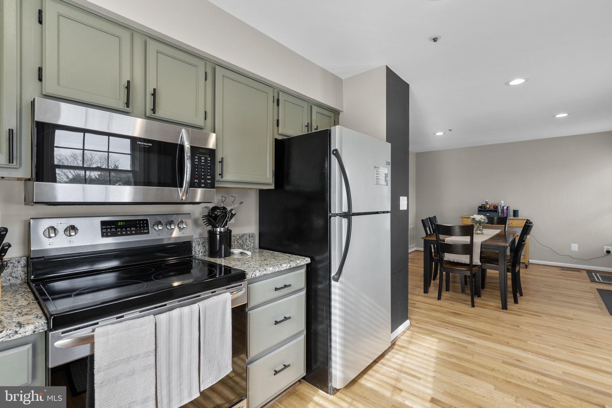 HOLLY POINTE - Residential