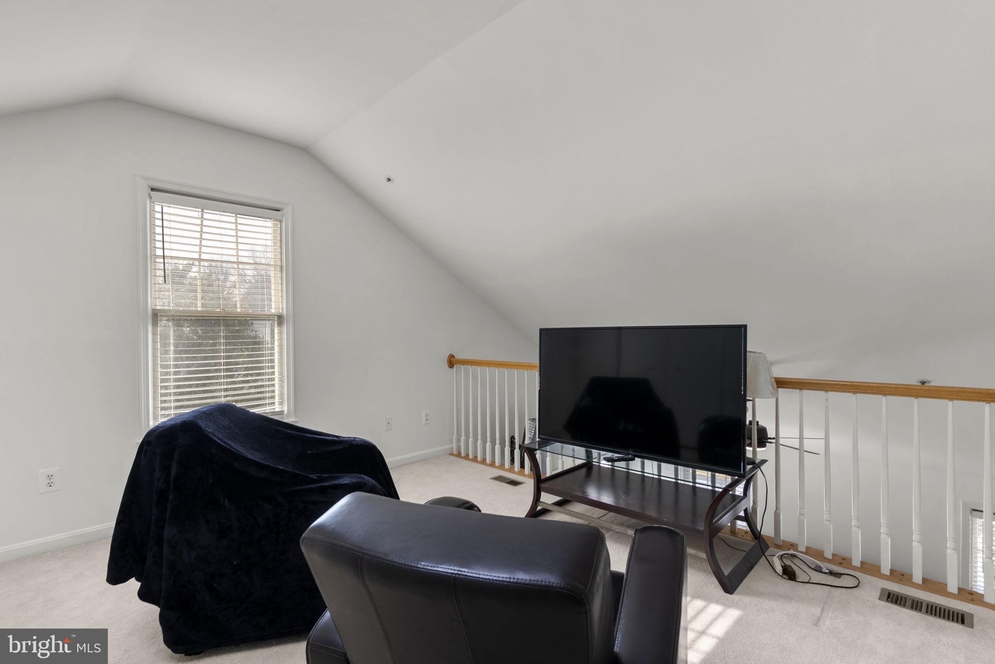 HOLLY POINTE - Residential