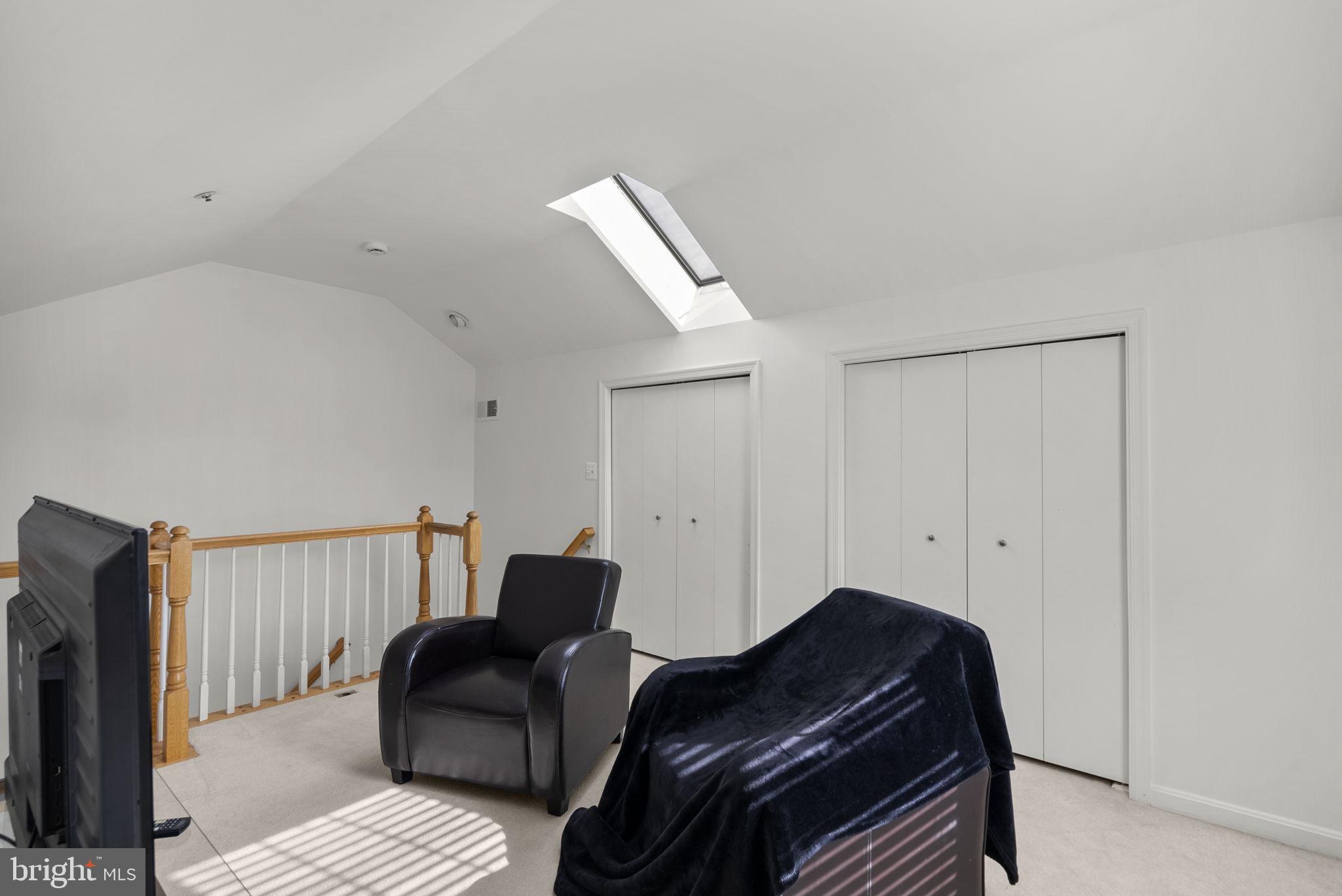 HOLLY POINTE - Residential