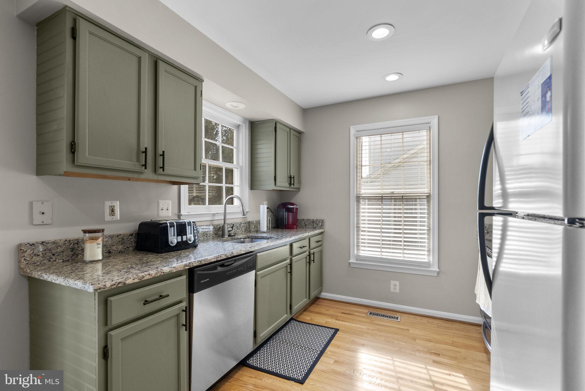 HOLLY POINTE - Residential