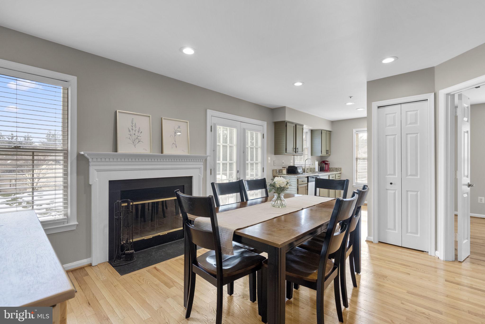 HOLLY POINTE - Residential