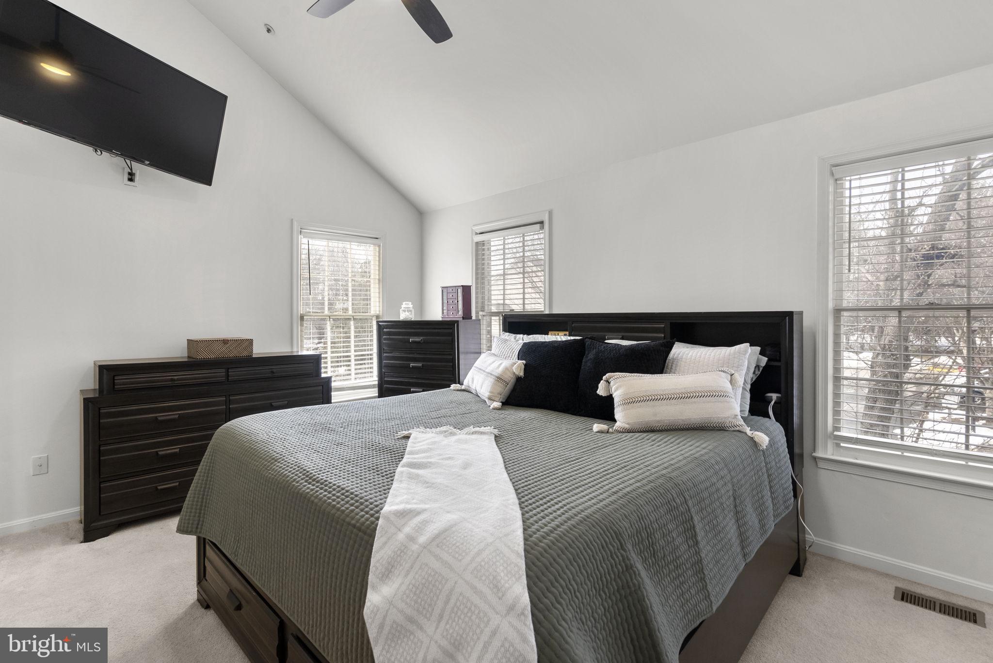 HOLLY POINTE - Residential