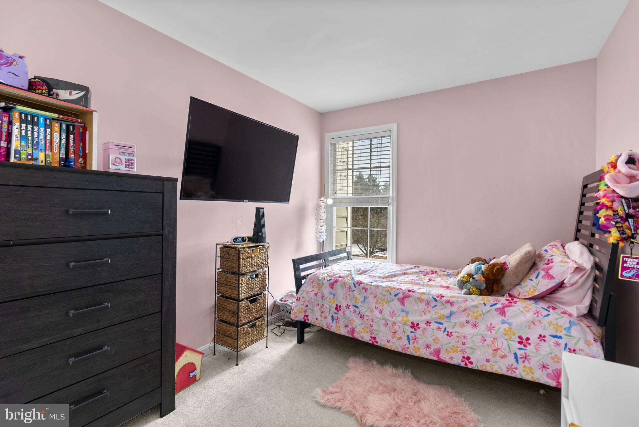 HOLLY POINTE - Residential