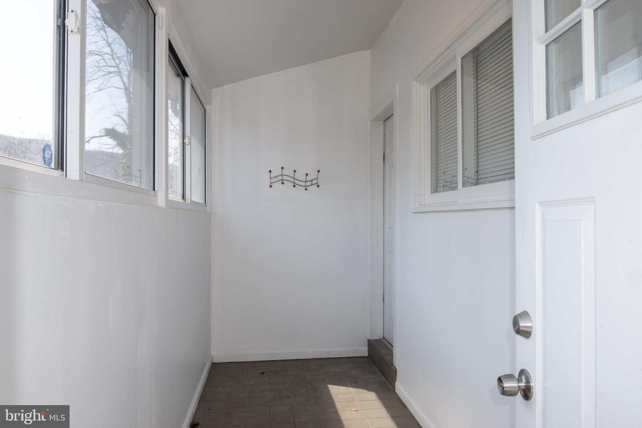 GREENWOOD HILL - Residential Lease