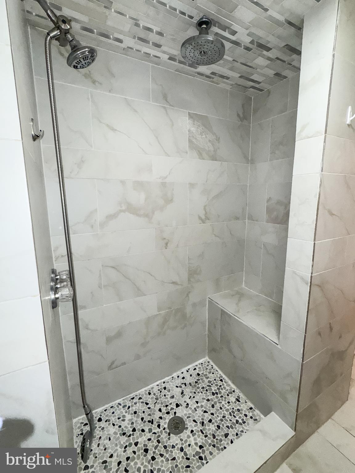 GREENWOOD HILL - Residential Lease