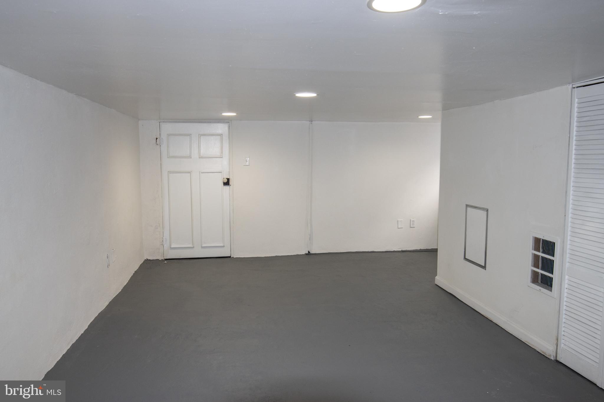 GREENWOOD HILL - Residential Lease