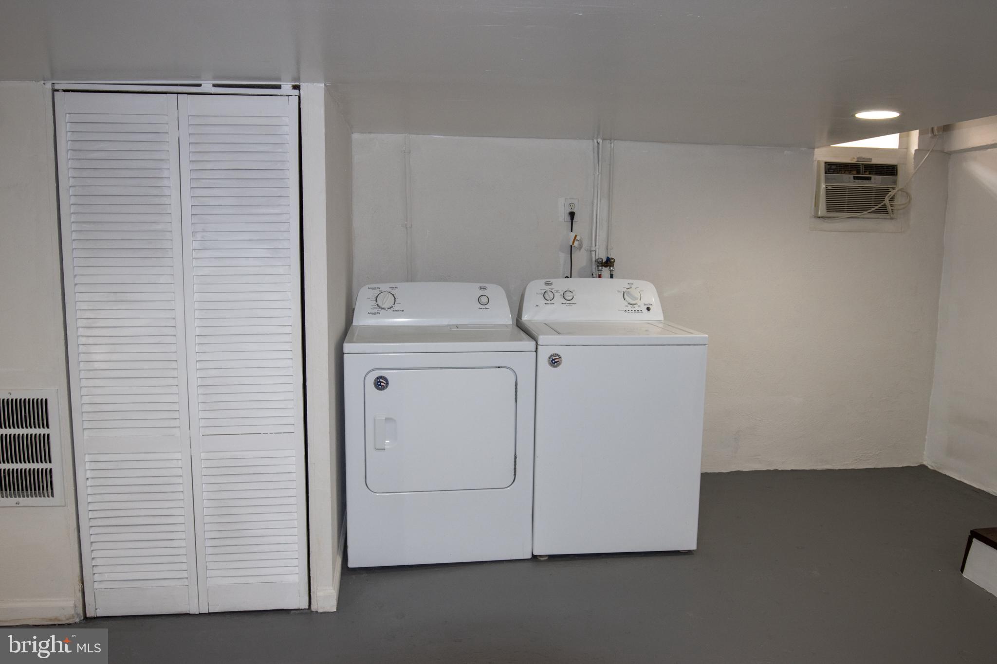 GREENWOOD HILL - Residential Lease