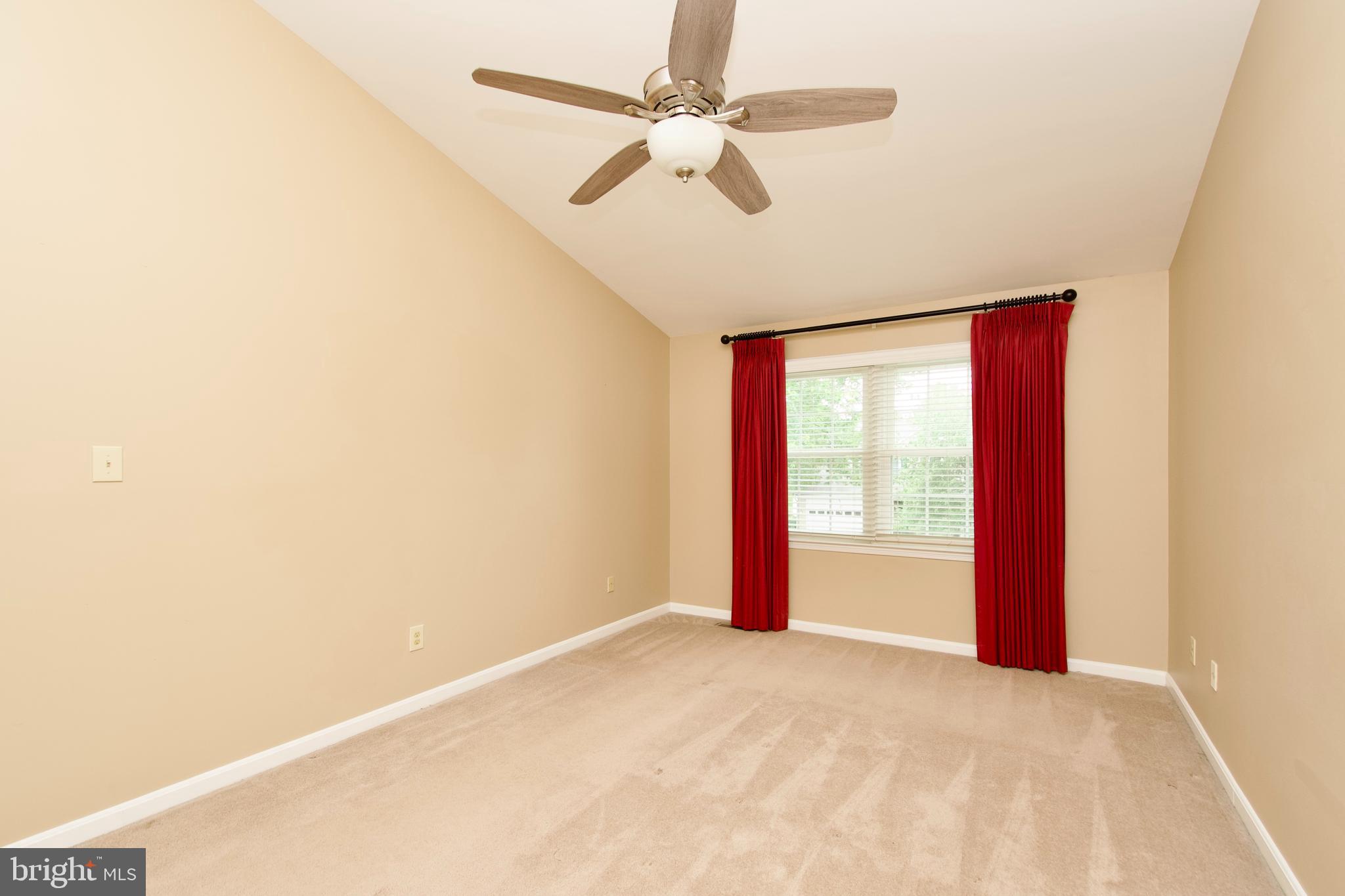 ASHBURN FARM - Residential Lease