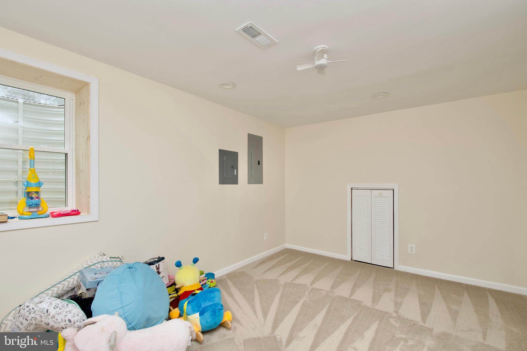 ASHBURN FARM - Residential Lease