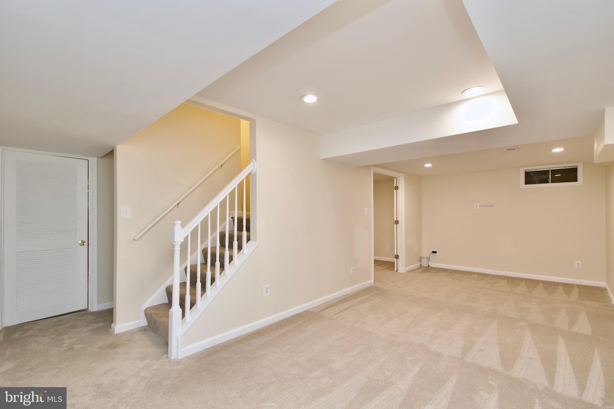 ASHBURN FARM - Residential Lease