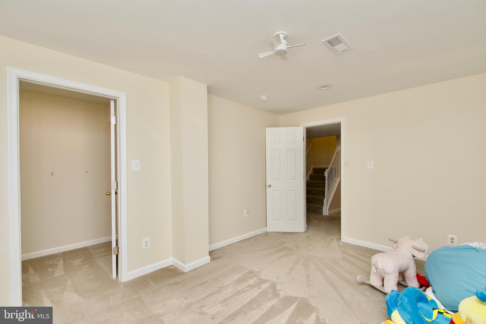 ASHBURN FARM - Residential Lease