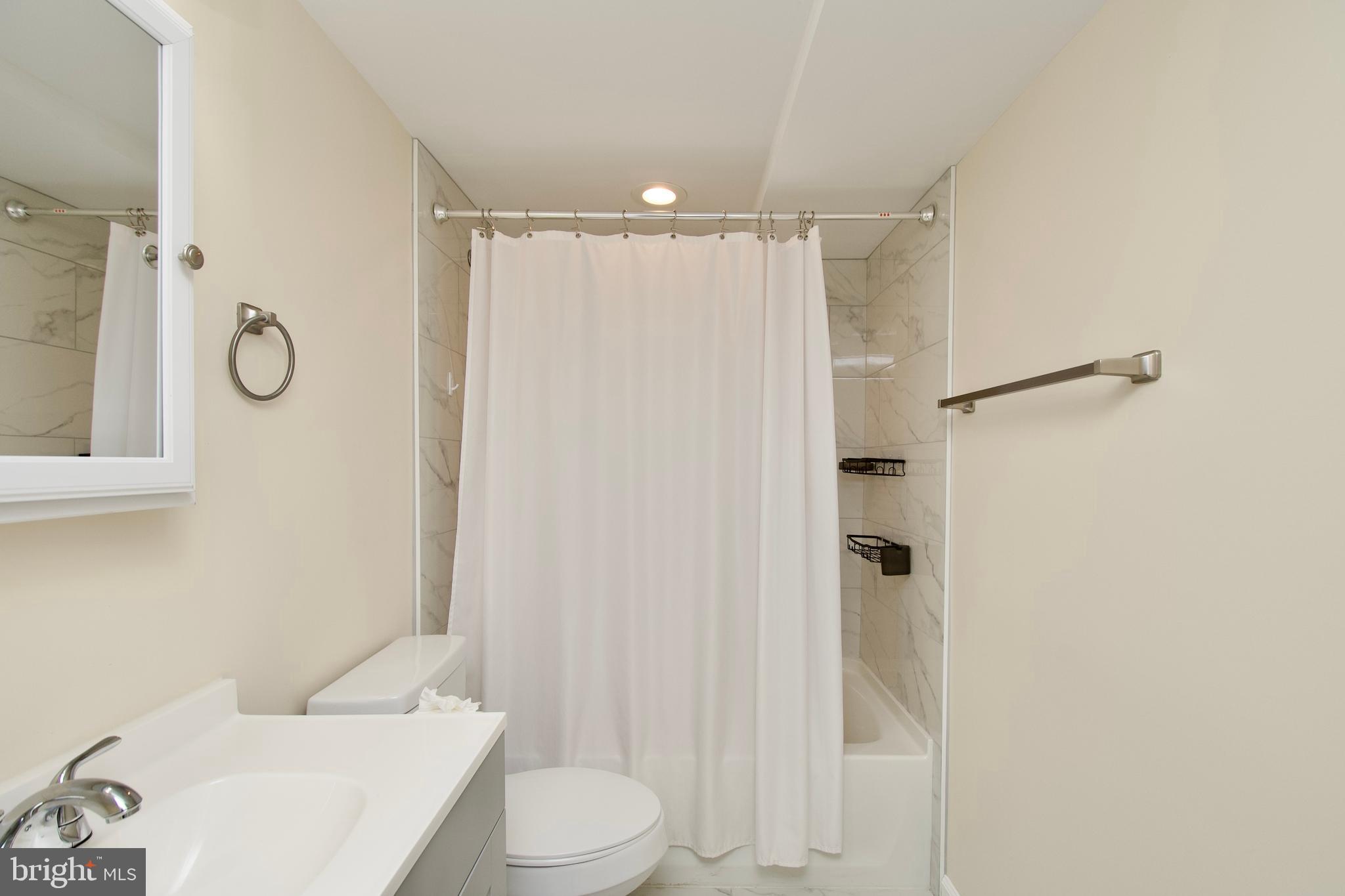 ASHBURN FARM - Residential Lease