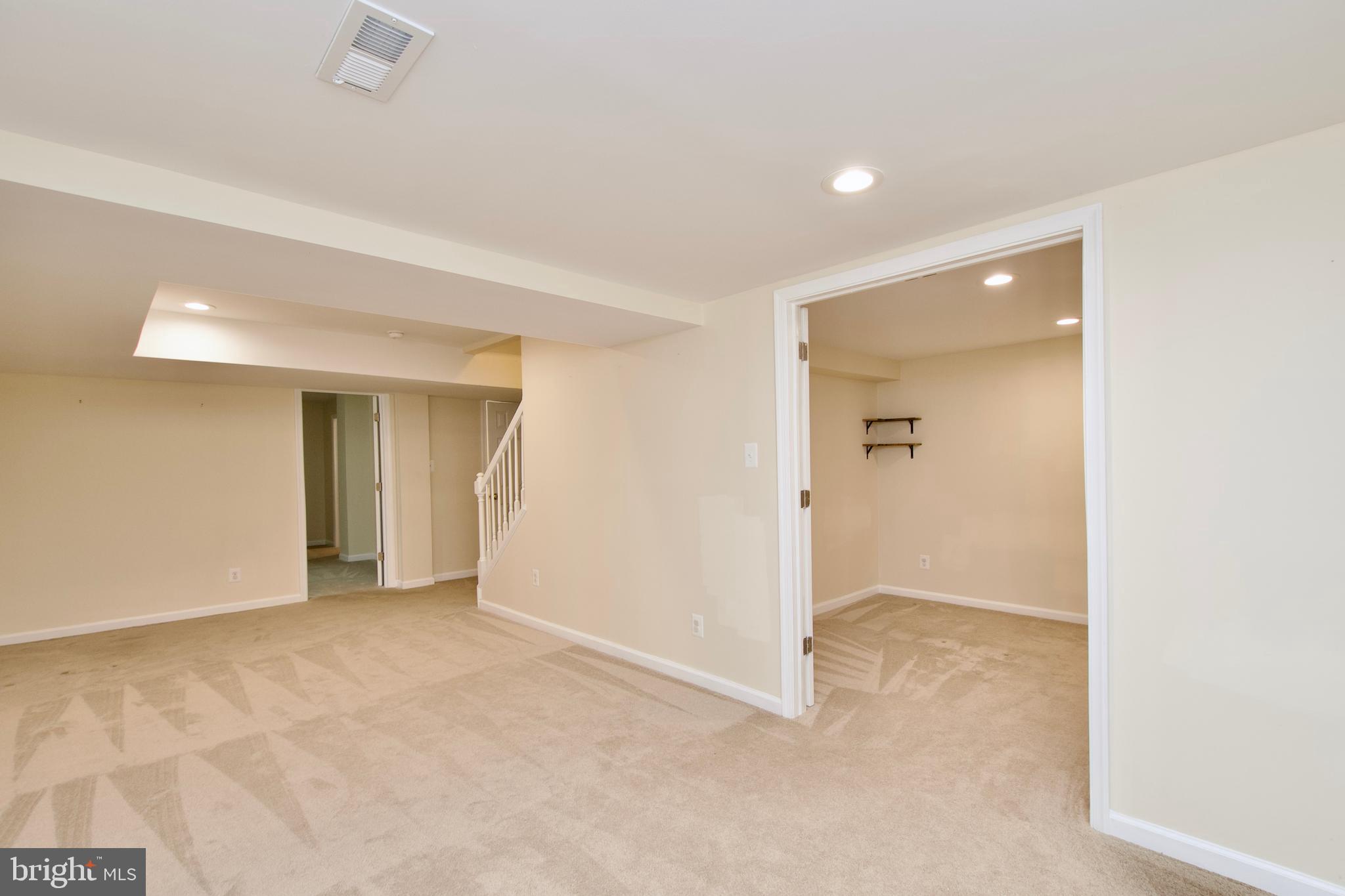 ASHBURN FARM - Residential Lease