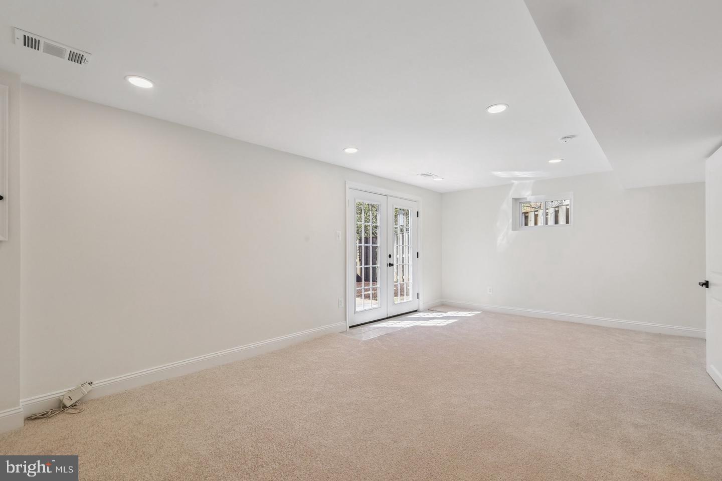 LAKE BRADDOCK - Residential