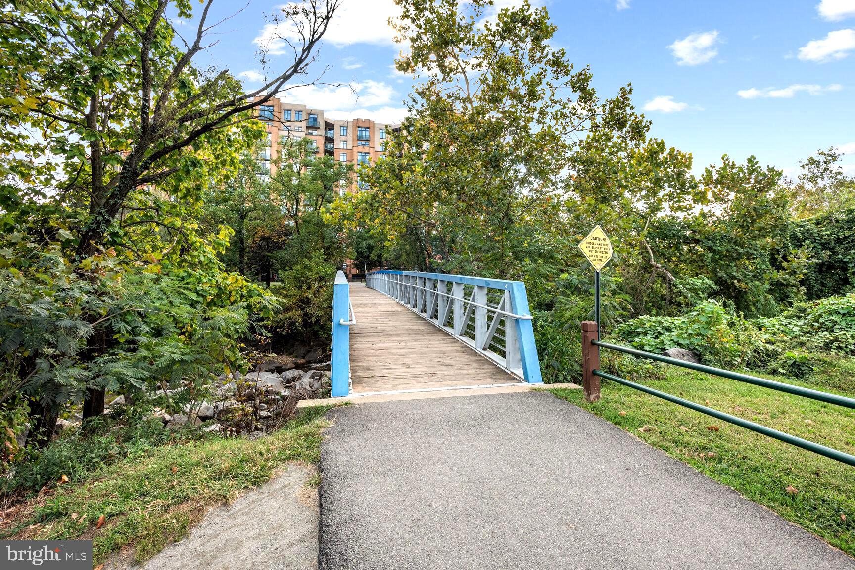 SHIRLINGTON CREST - Residential