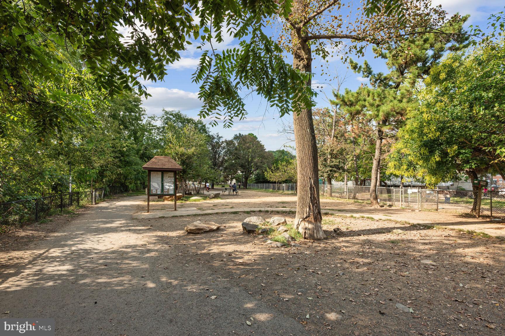 SHIRLINGTON CREST - Residential