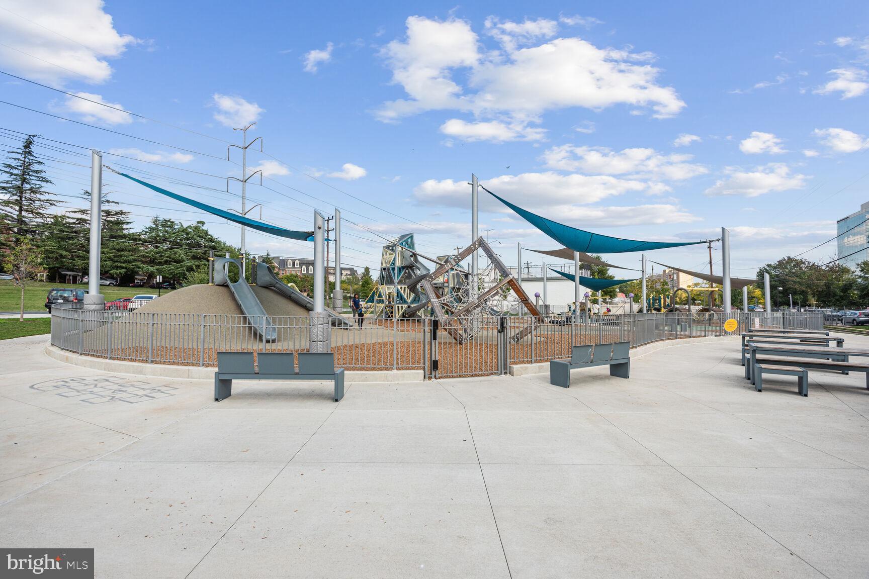 SHIRLINGTON CREST - Residential