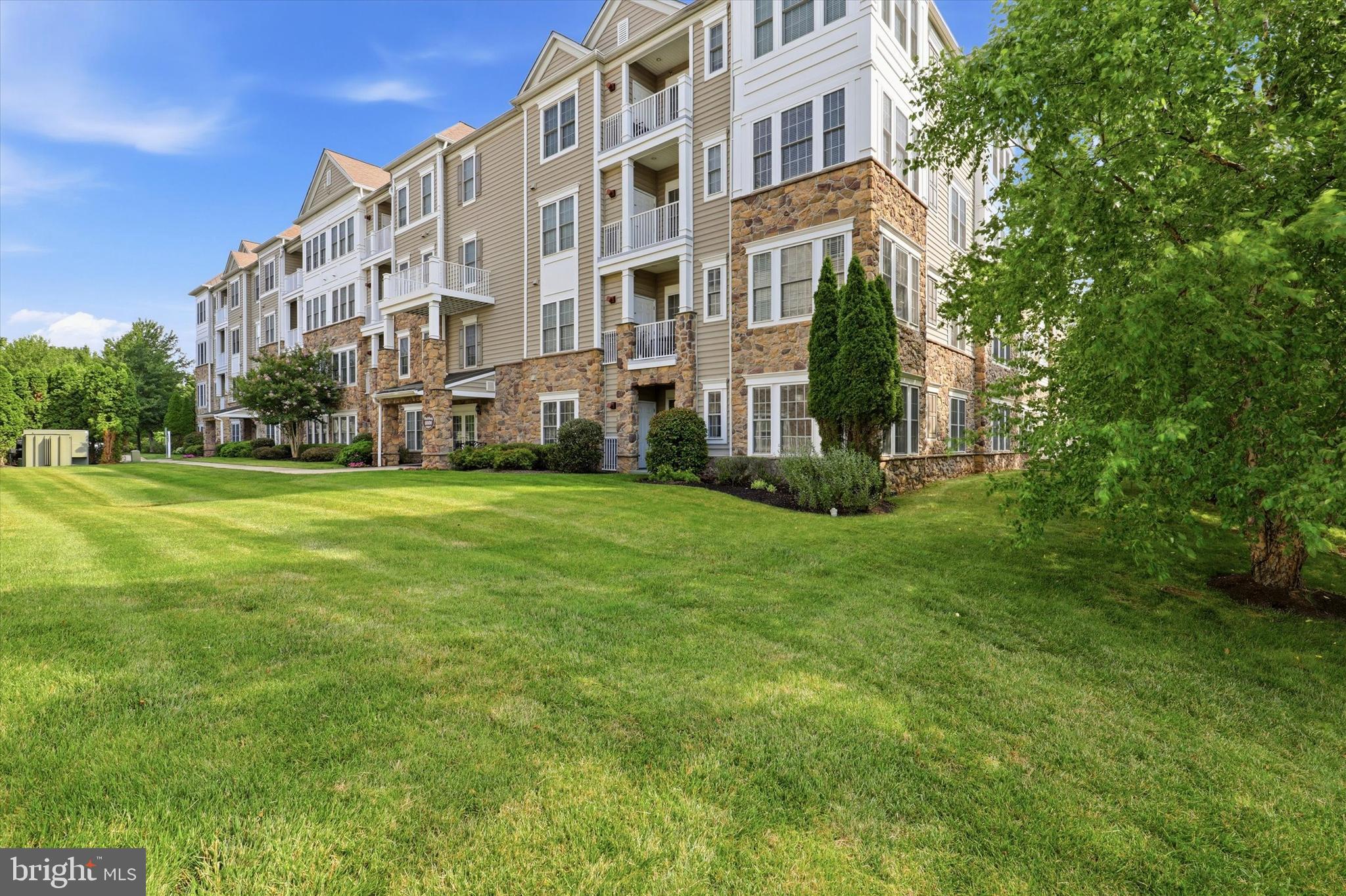 6102 LILAC COURT