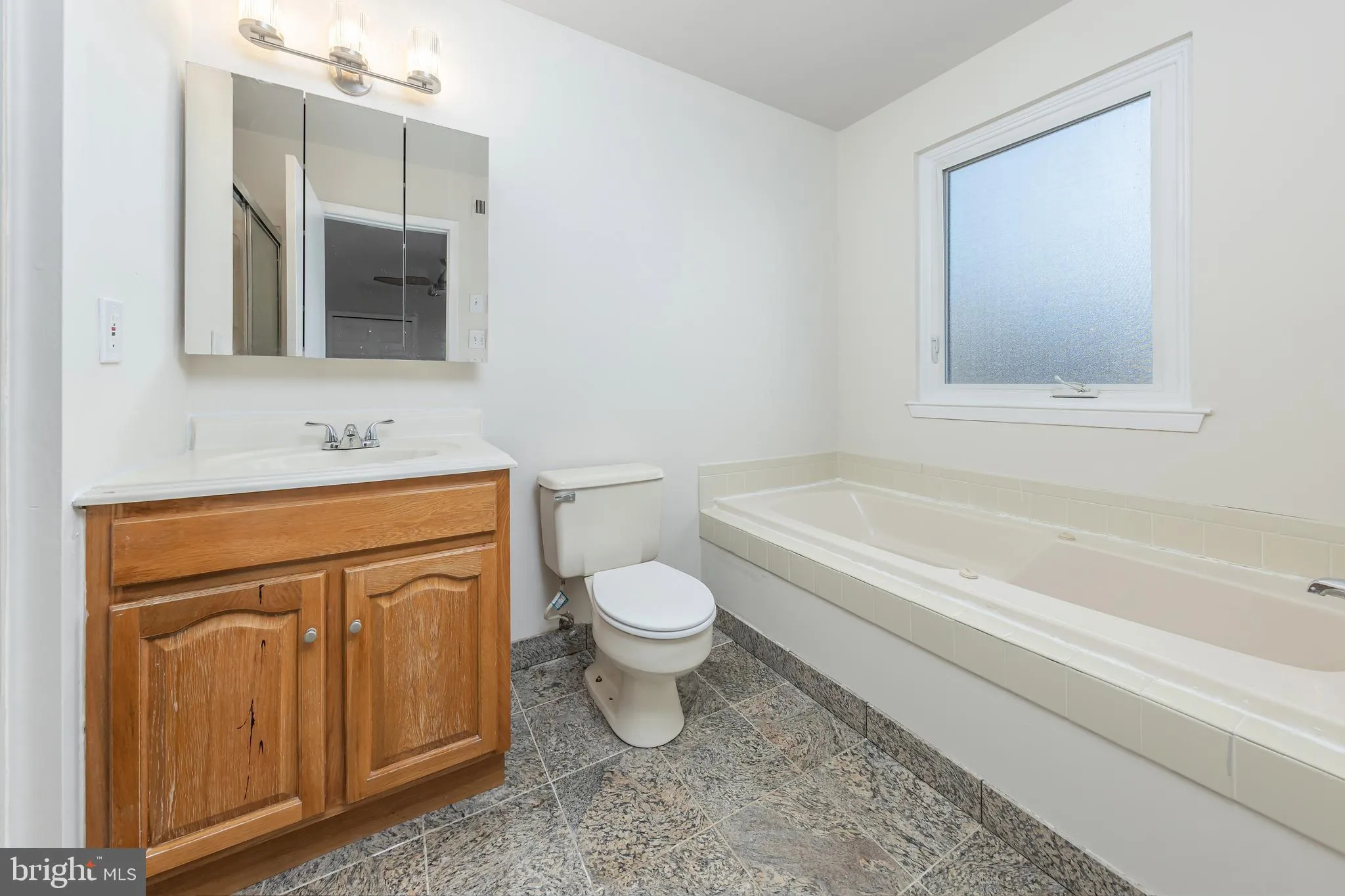 Cherry Hill, New Jersey 08003, United States, 2 Bedrooms Bedrooms, ,2 BathroomsBathrooms,Residential,Active,250473